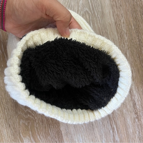 DKNY White Cream Ribbed Knit Faux Fur Lined Folded Logo Beanie - Picture 3 of 6